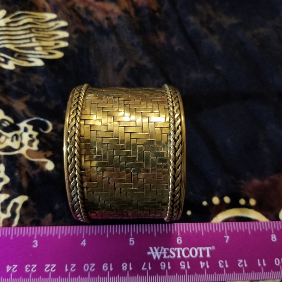 Gold tone cuff and studded bangle - Picture 4 of 8